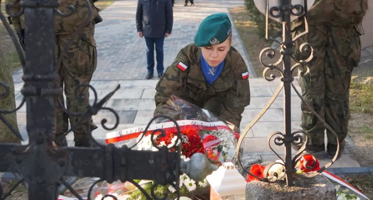 Łomża pamięta: Hołd złożony ofiarom zsyłek na Sybir