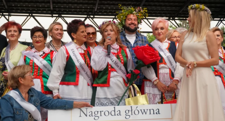 Kurpiowskie piękno nie zna wieku! Miss Senior 2025 wybrana w Nowogrodzie