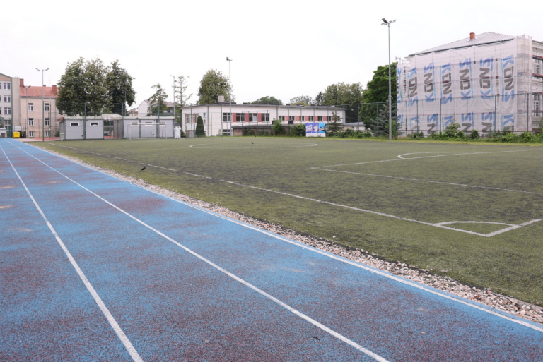 Nowe życie Orlika w Łomży – pół miliona złotych na modernizację popularnego kompleksu sportowego