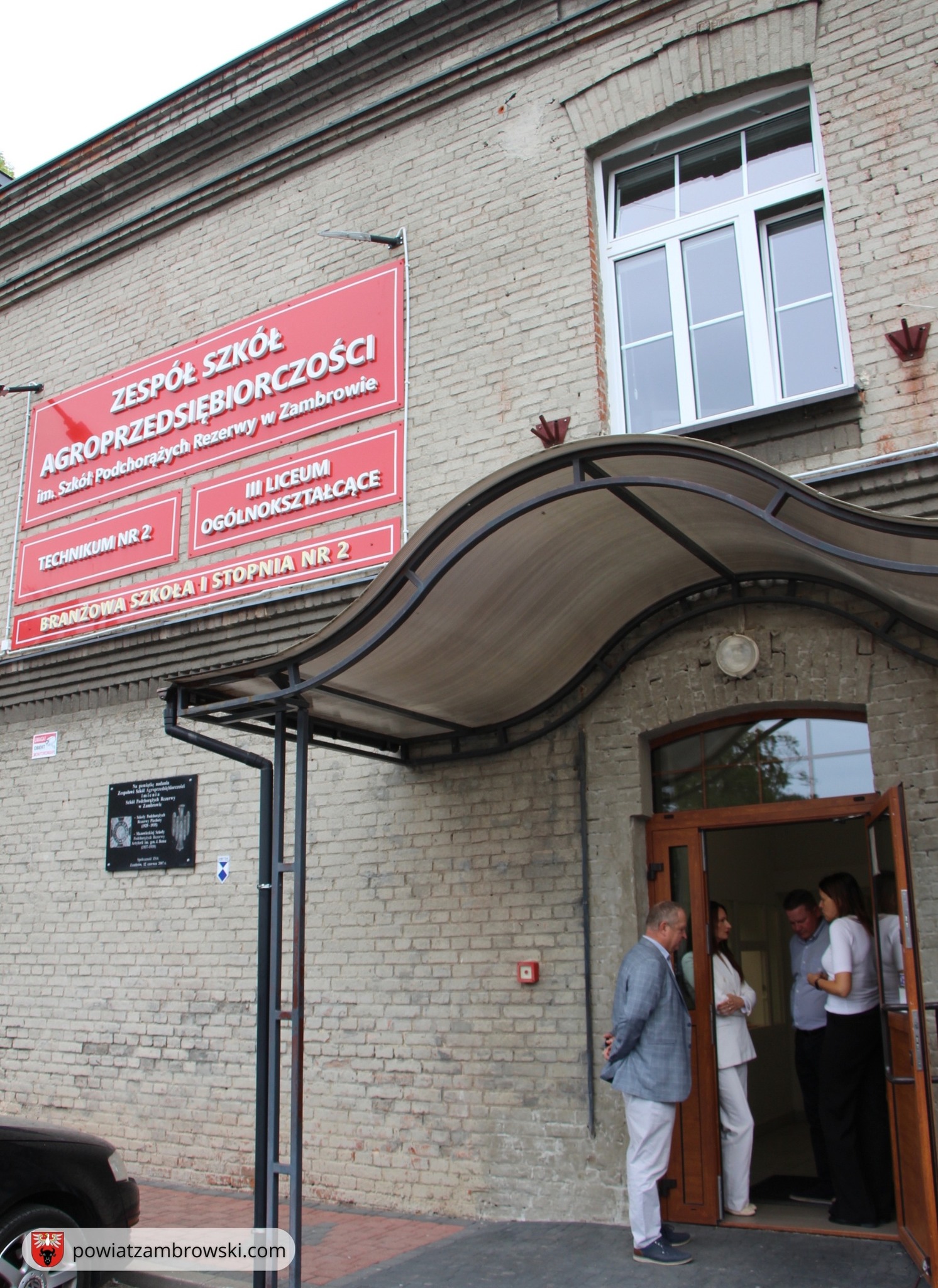 Nowy blask zabytkowej szkoły w Zambrowie – zakończono remont Zespołu Szkół Agroprzedsiębiorczości