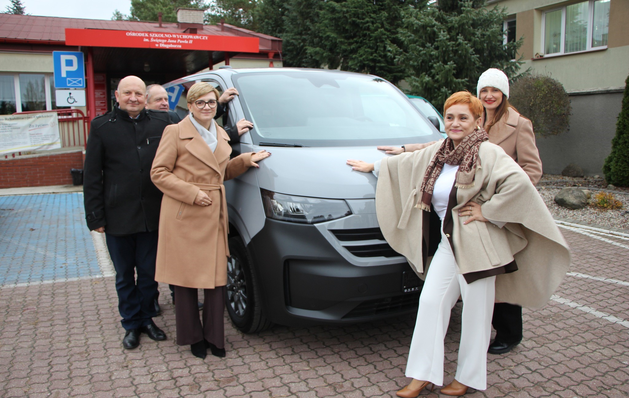 Nowy bus dla podopiecznych SOSW w Długoborzu – więcej komfortu, bezpieczeństwa i możliwości